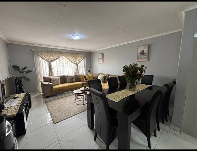 2 BEDROOM TOWNHOUSE FOR SALE IN NEWLANDS